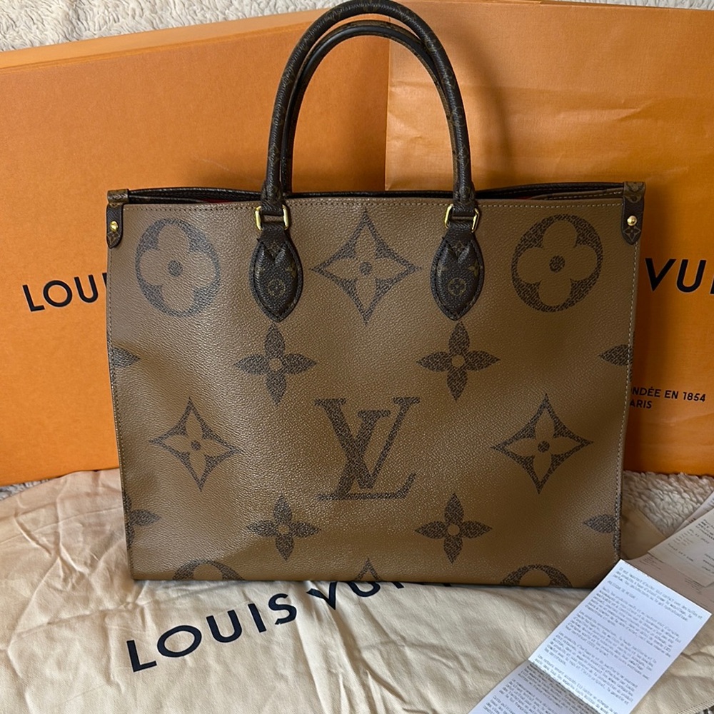 Louis Vuitton OnTheGo GM Monogram Tote with Original Reciept - Picture 3 of 14
